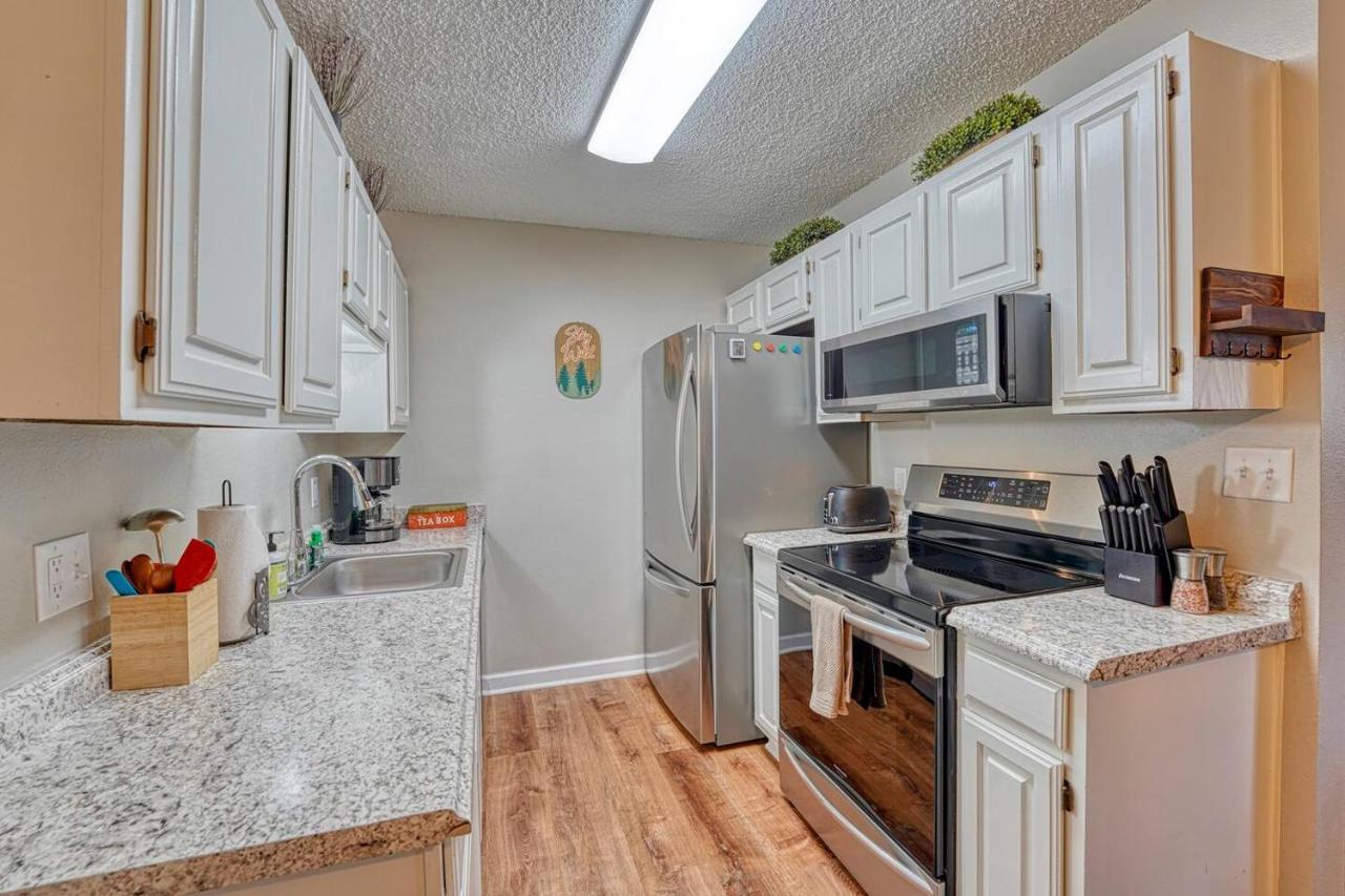 Riverfront Family-Friendly Condo آفون المظهر الخارجي الصورة