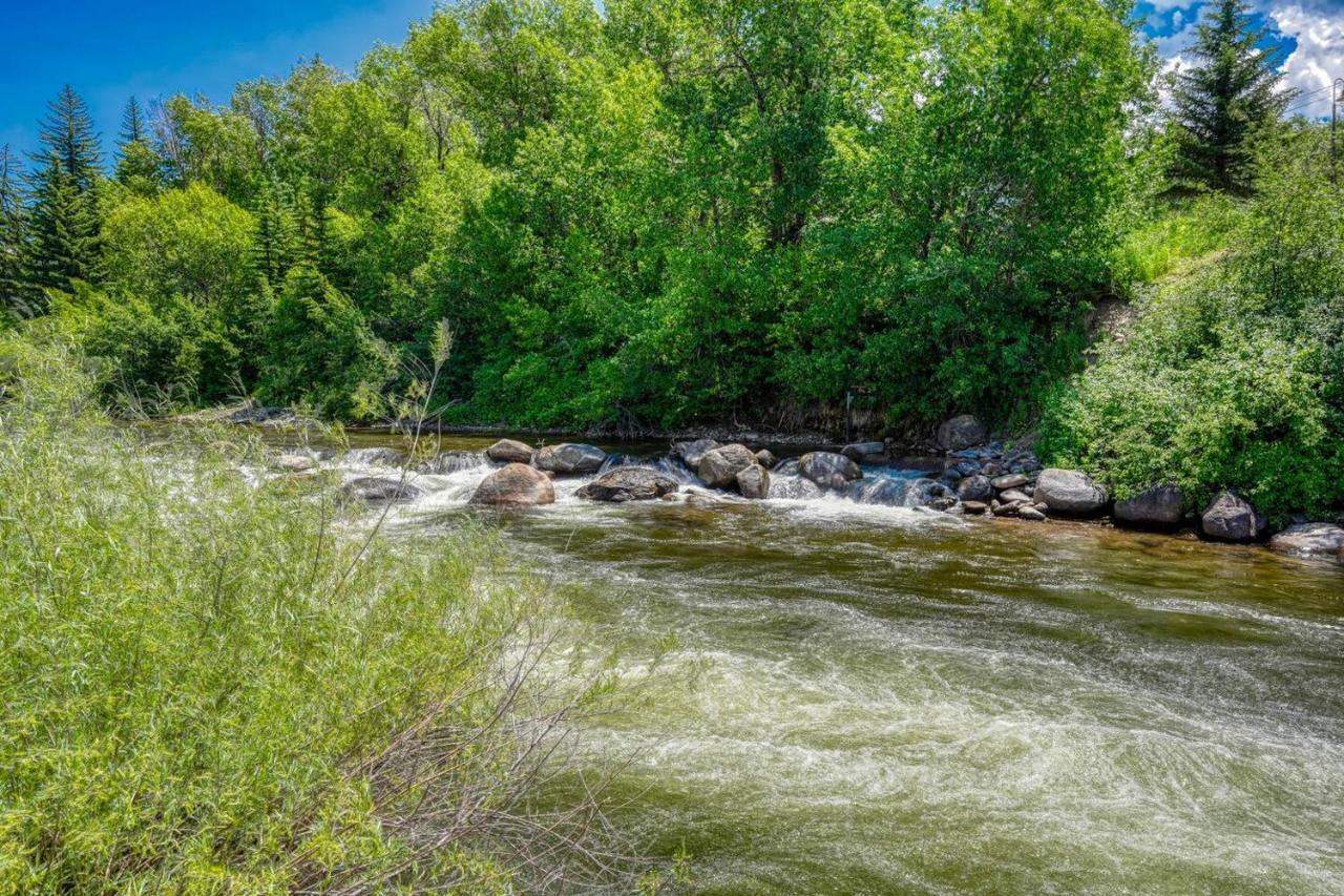 Riverfront Family-Friendly Condo آفون المظهر الخارجي الصورة