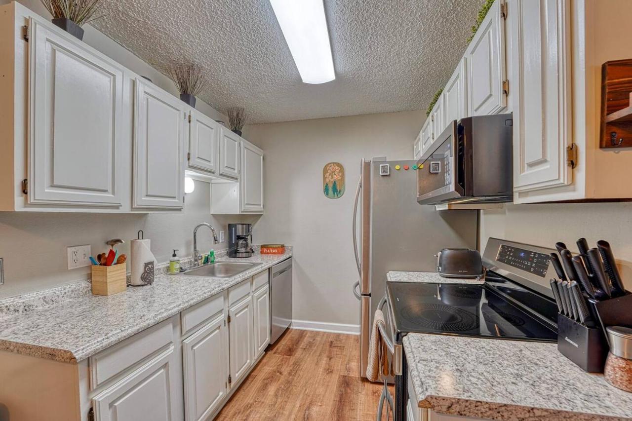 Riverfront Family-Friendly Condo آفون المظهر الخارجي الصورة